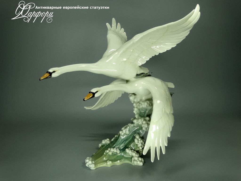 Купить фарфоровую статуэтку Hutschenreuther Летящие лебеди